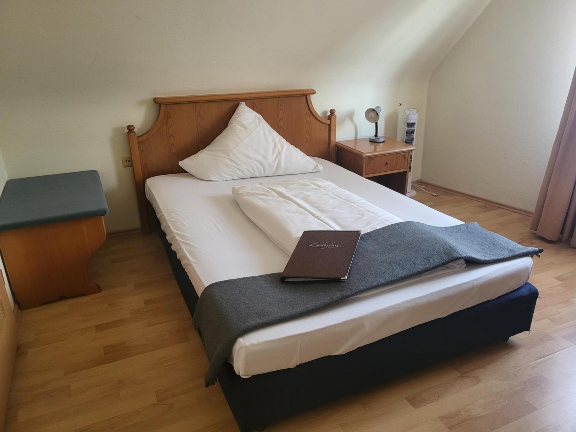 Brauereigasthof Dachsenfranz Zuzenhausen Bagian luar foto